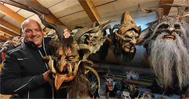 Mask carver: visiting Rettei masks