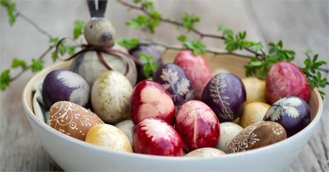 Botanical Easter eggs, coloured naturally!