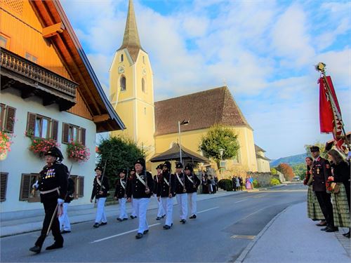 Historische Schützenkompanie Puch beim Erntedankfest | ©TVB Puch