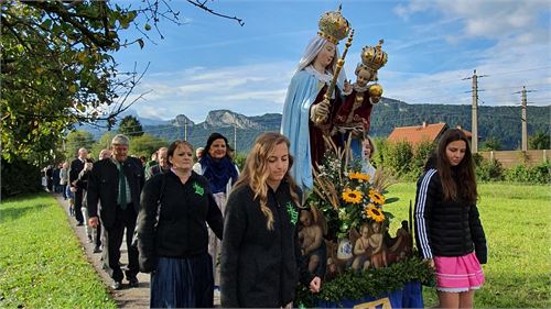 Heilige Mutter Gottes Trägerinnen beim Erntedankfest