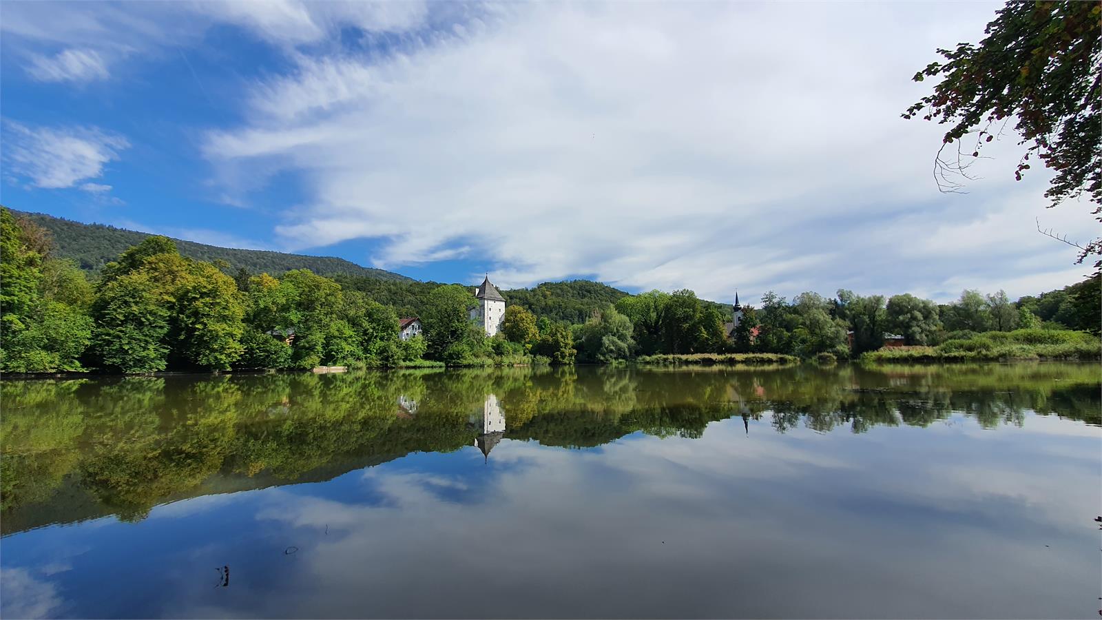 Weiher mit Schlossturm in St. Jakob am Thurn | ©TVB Puch