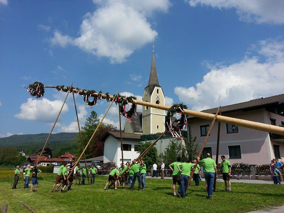 Maibaumaufstellen in Puch bei Salzburg | ©TVB Puch