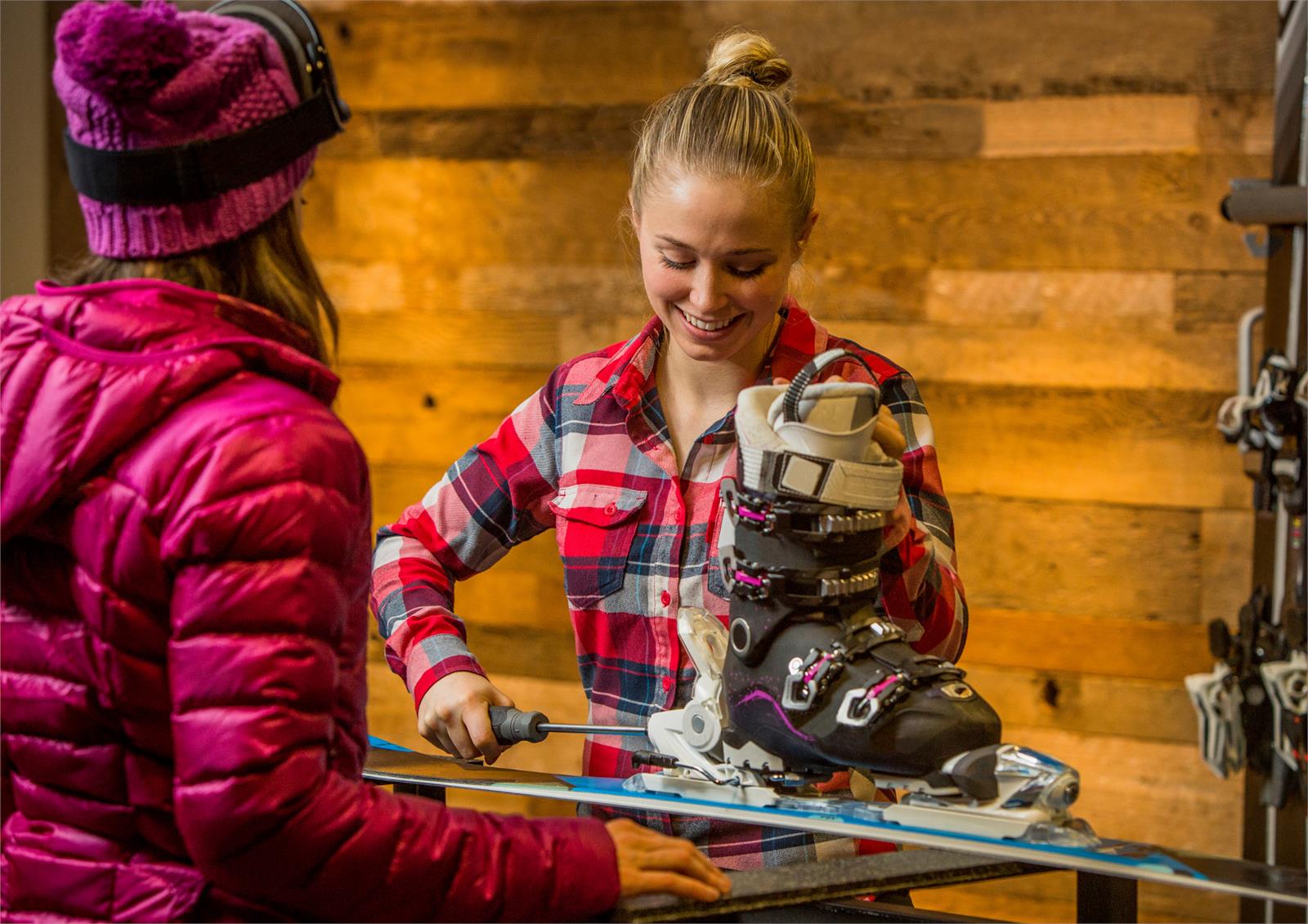 Skiservice und Tourenski Verleih beim Bergspezl in Puch | ©Canva