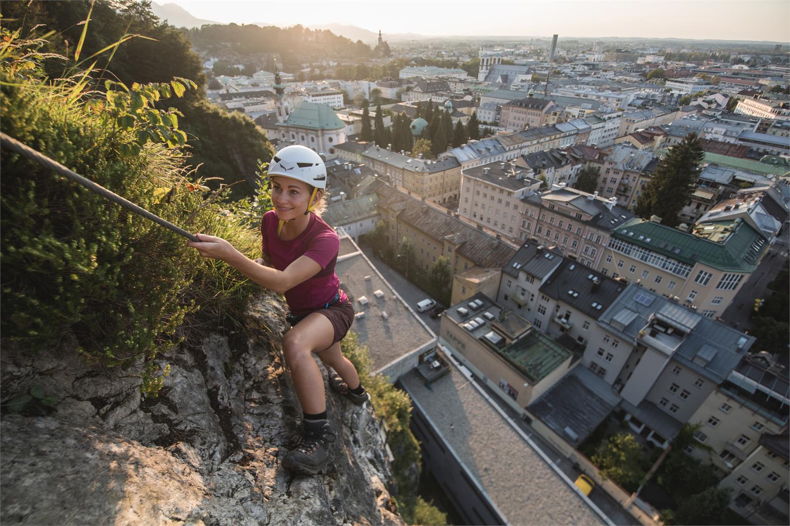 Klettersteig in der Stadt Salzburg | ©SLT - Michael Groessinger