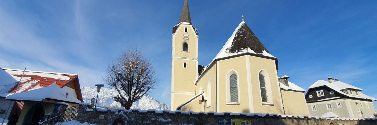 Pfarrkirche Puch im Winter - Foto: TVB Puch - Gerber