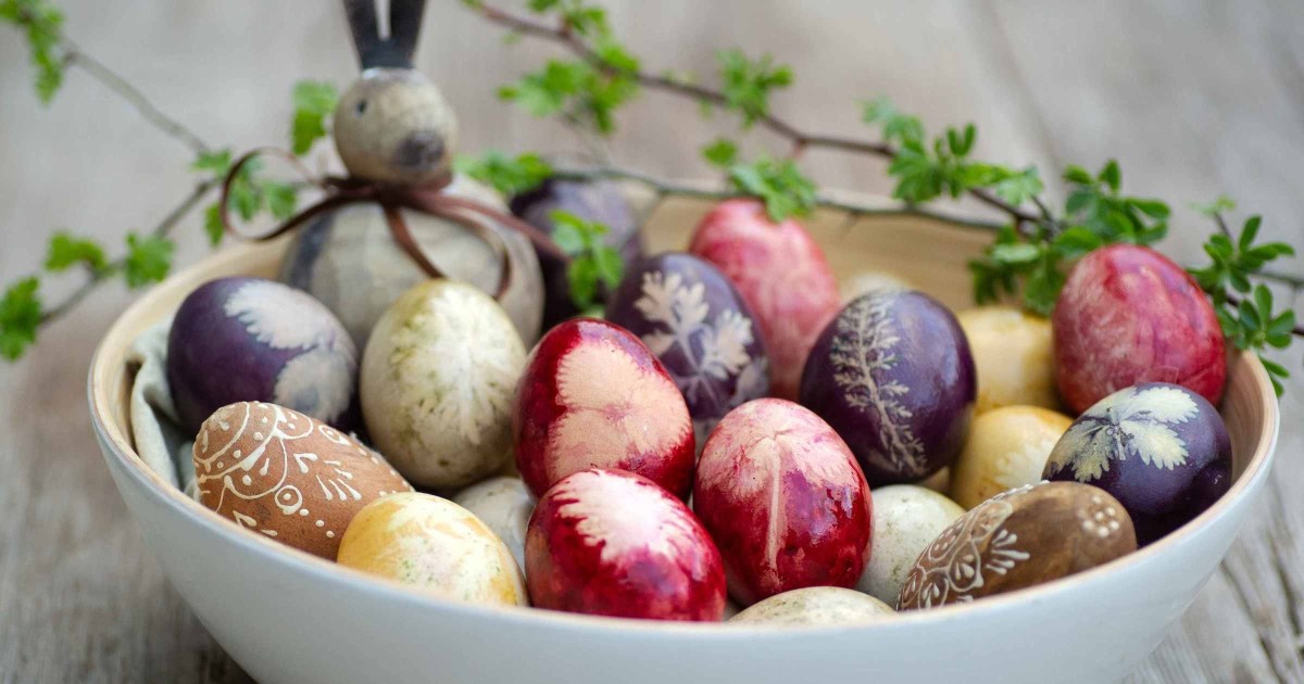 🇦🇹 DIY: Botanische Ostereier, natürlich bunt gefärbt » Puch Magazin