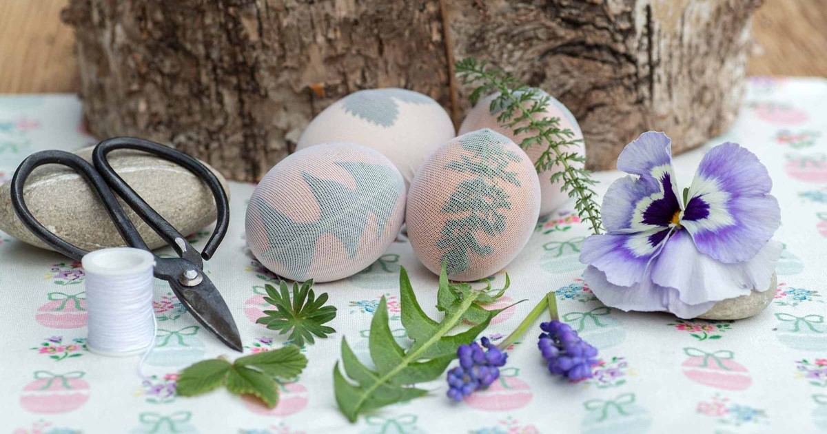 🇦🇹 DIY: Botanische Ostereier, natürlich bunt gefärbt » Puch Magazin