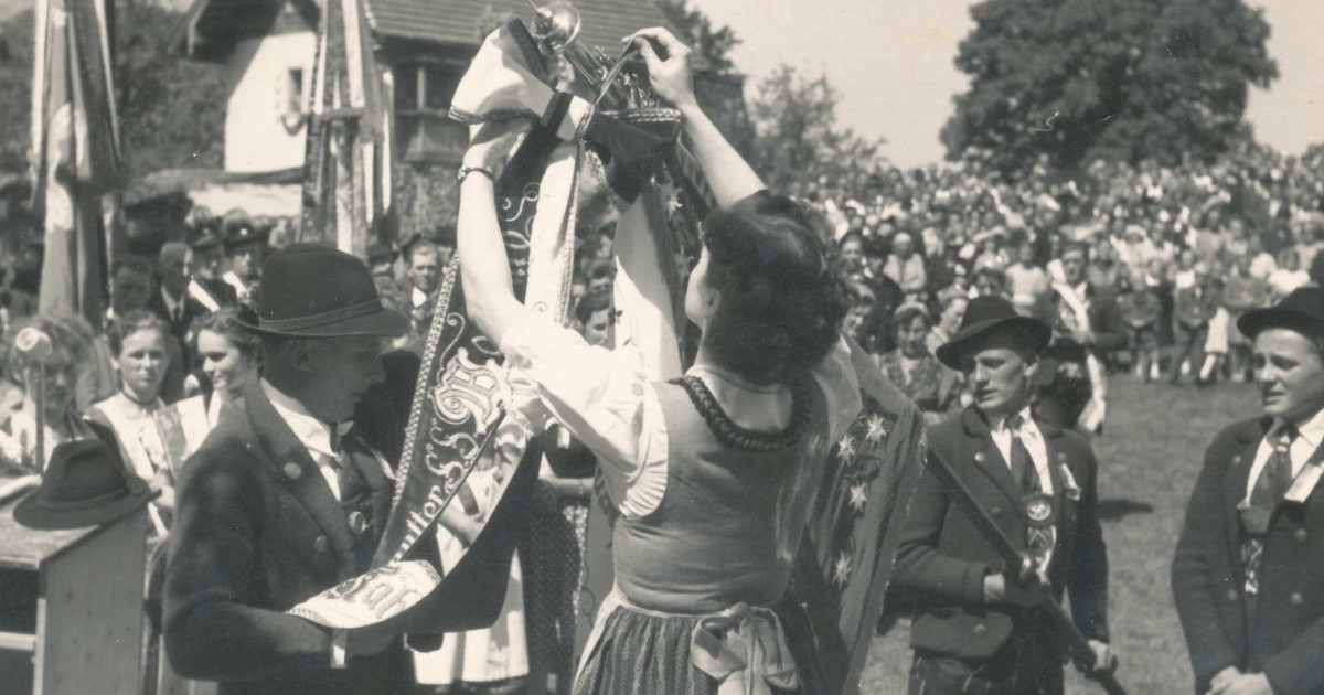 Fahnenweihe Trachtenverein D`Puachstoana 1954 - Foto: Archiv Puachstoana