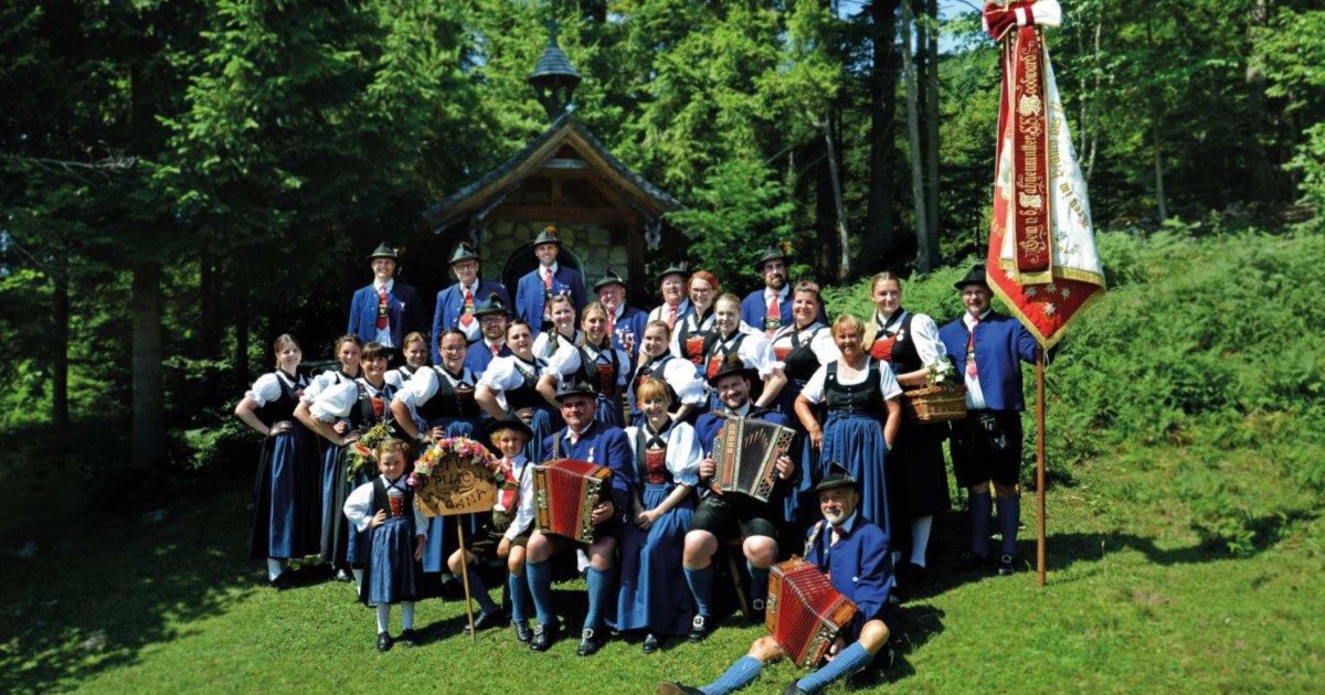 Trachtenverein D´Puachstoana - Gruppenfoto 2023