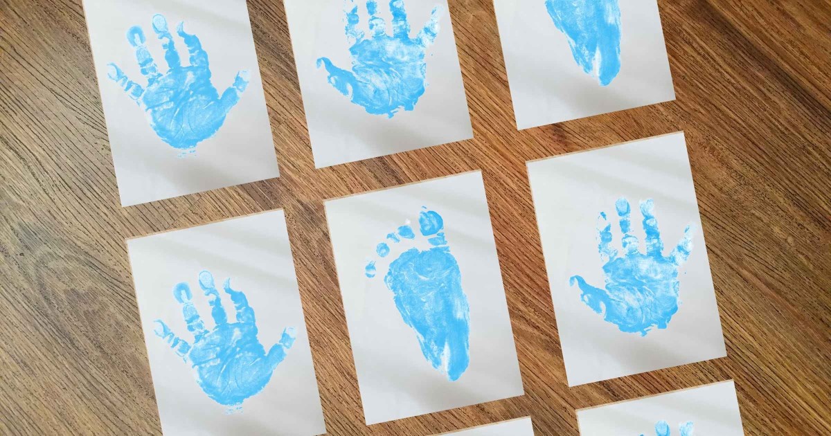 Hand-Fuss-Abdruck-Spiel © Canva.com
