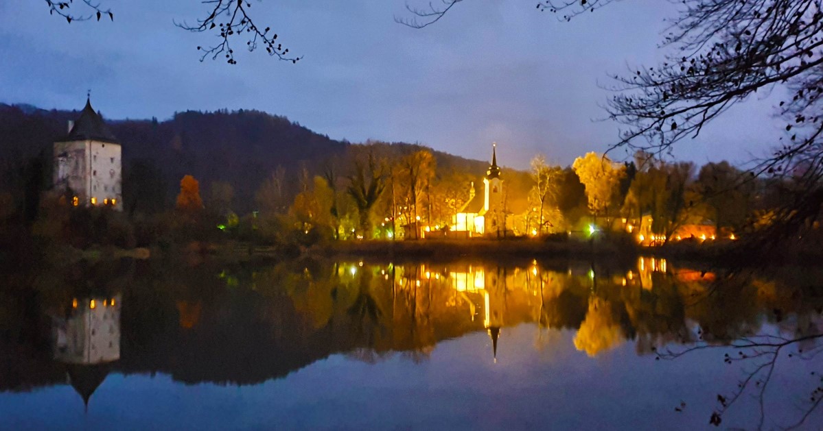 St. Jakob am Thurn bei  Nacht © TVB Puch - Gerber