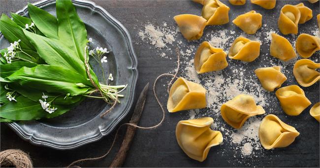 Wildkräuterrezept: Bärlauch-Frischkäse-Tortellini