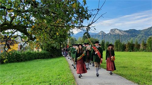 Musikkapelle Puch bei der Prozession zum Erntedankfest in Puch | ©TVB Puch