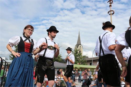 Trachtenverein D`Puachstoana beim Herbstfest in Puch | ©TVB Puch