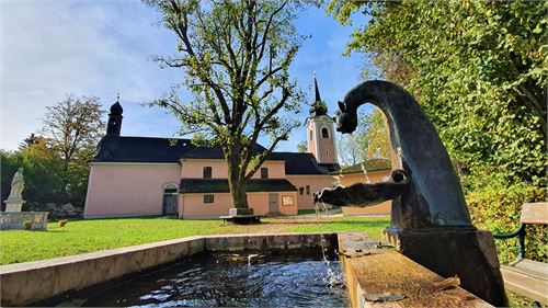 Jakobsbrünnlein vor der Wallfahrtskirche St. Jakob | ©TVB Puch