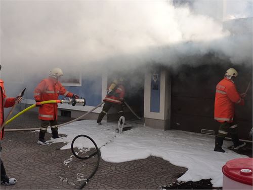 Einsatz Feuerwehren Puch