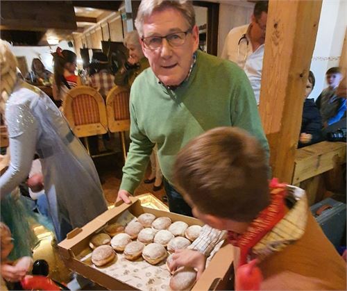 Kinderfasching in Puch - Faschingskrapfen