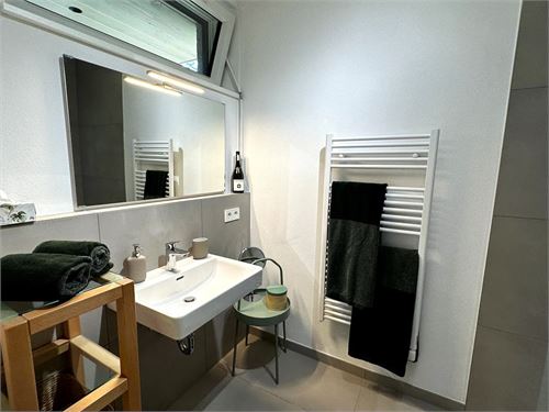 Gartenwohnung mit Bergblick in Puch - Badezimmer