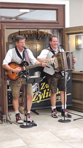 Zwoa Zylinder beim Heimatabend Kirchenwirt
