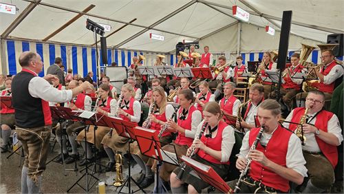 Jakobikirtag 2024 - Festzelt