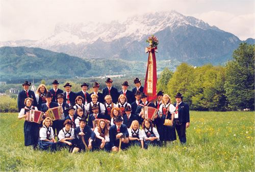 Trachtenverein D`Puachstoana - Gruppenfoto 1991