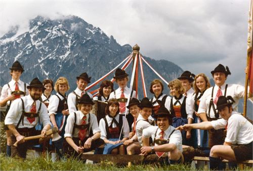 Trachtenverein D`Puachstoana - Gruppenfoto 1977