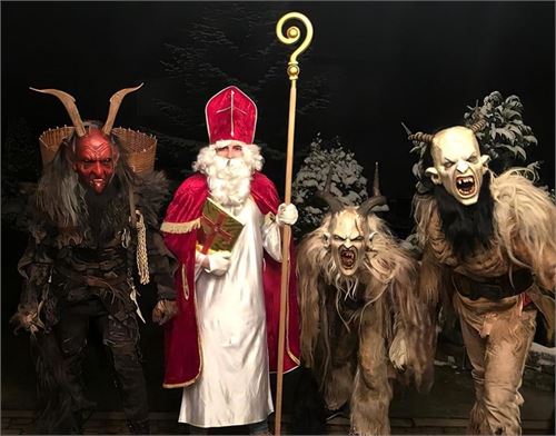 Original Pucher Krampusse mit Nikolaus