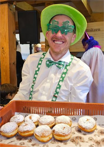 Kinderfasching Puch - Gratis Krapfen der Gemeinde