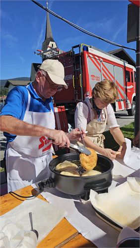 Senioren Bauernkrapfen beim Herbstfest