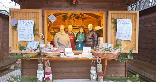 Pucher Bäuerinnen beim Adventmarkt St. Jakob