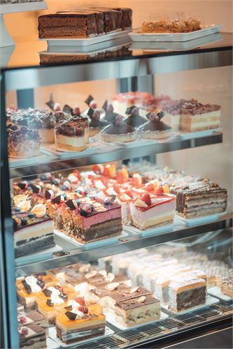 Tortenvitriene - Süsserei by Theresa Jahoda in Puch