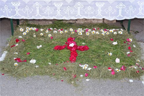 Fronleichnamsprozession Puch - Altar Kirchenwirt