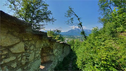 Wehrmauer am Bastei-Weg am Kapuzinerberg