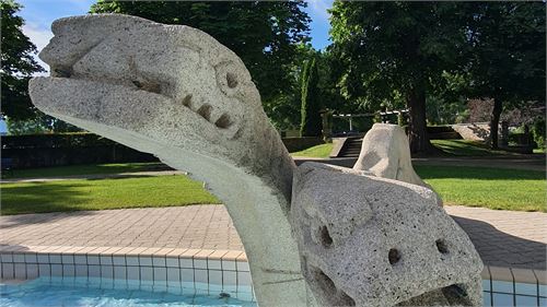 Wasserdrache im Babybecken - Freibad Hallein