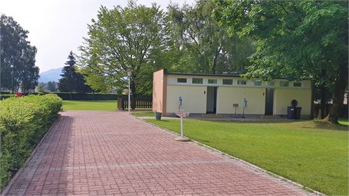 Toiletten im Freibad Hallein