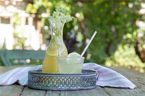 Sommerlimonade mit Mädelsüß