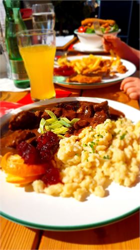 Gamsgulasch - Alpengasthof Fageralm Elsbethen