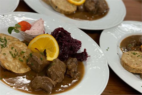 Hirschragout beim Kirchenwirt Puch
