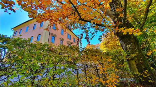 Schloss Urstein im Herbst