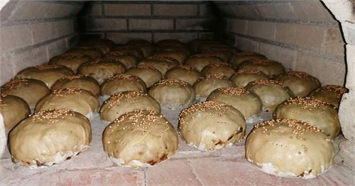 Kletztenbrot im Holzofen beim Moosbauer in Puch